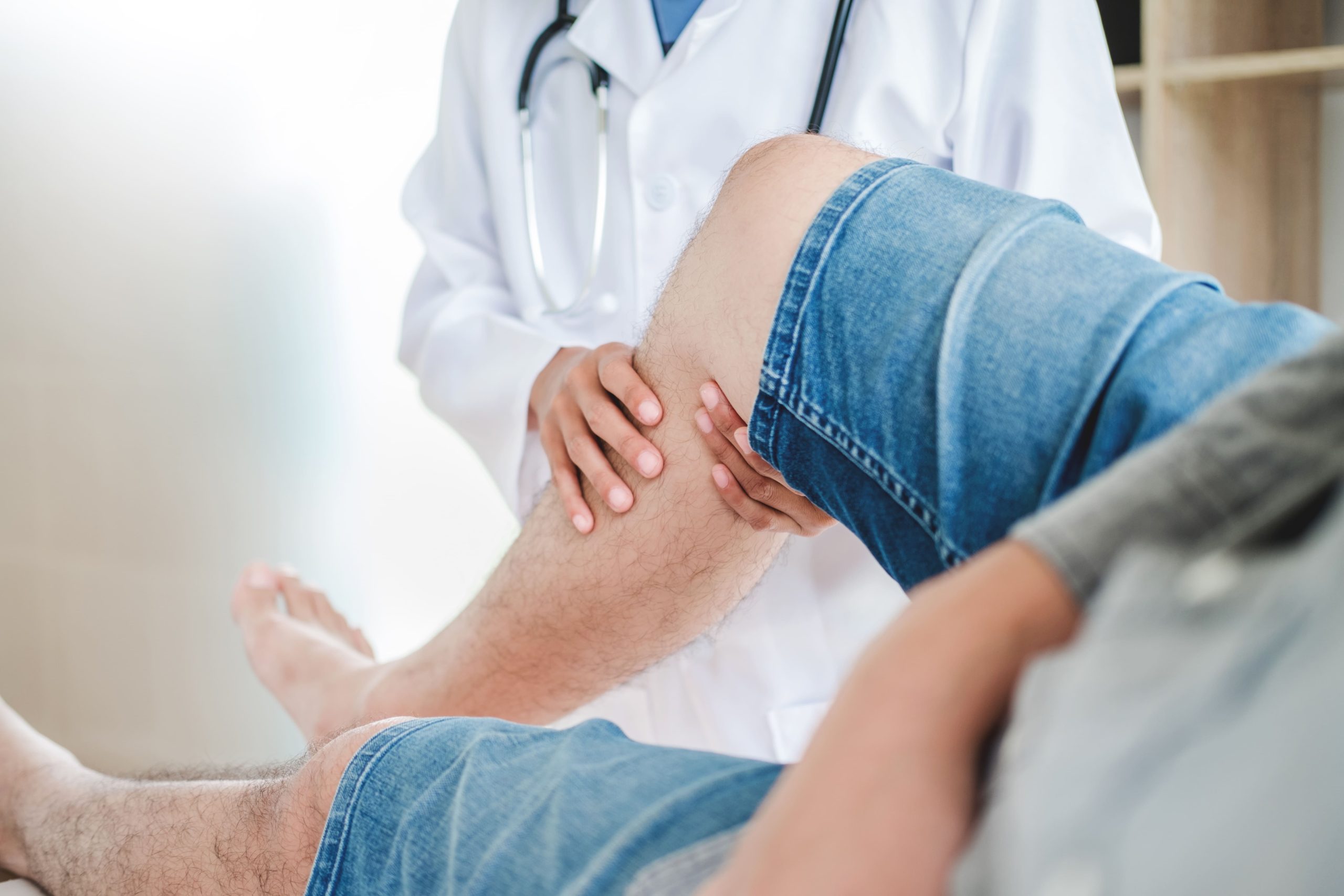 medical-professional-examining-patient-s-knee-in-c-2026-03-16-22-56-25-utc (1)